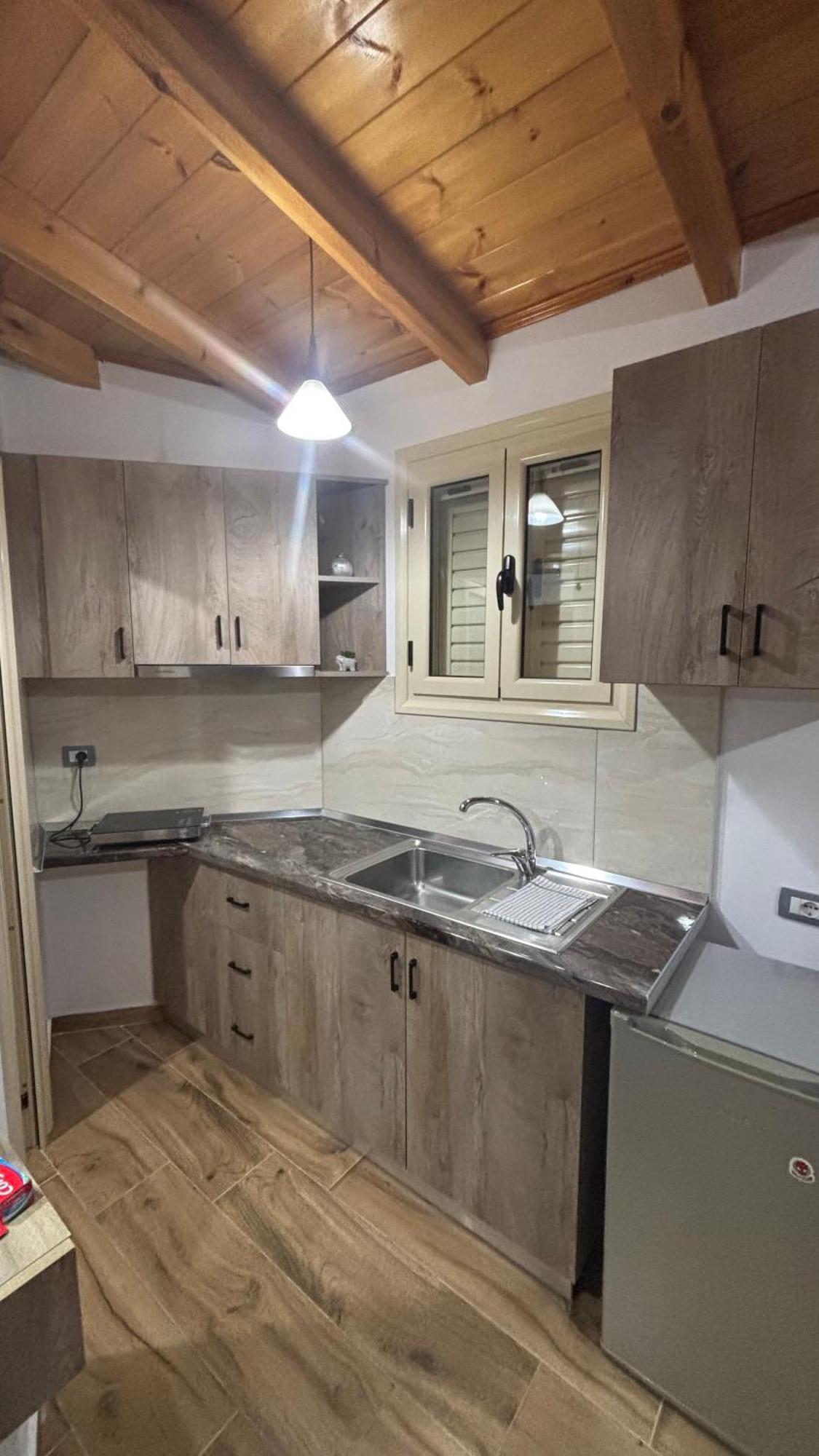 Hotel Vila Andi Zvernec Екстер'єр фото